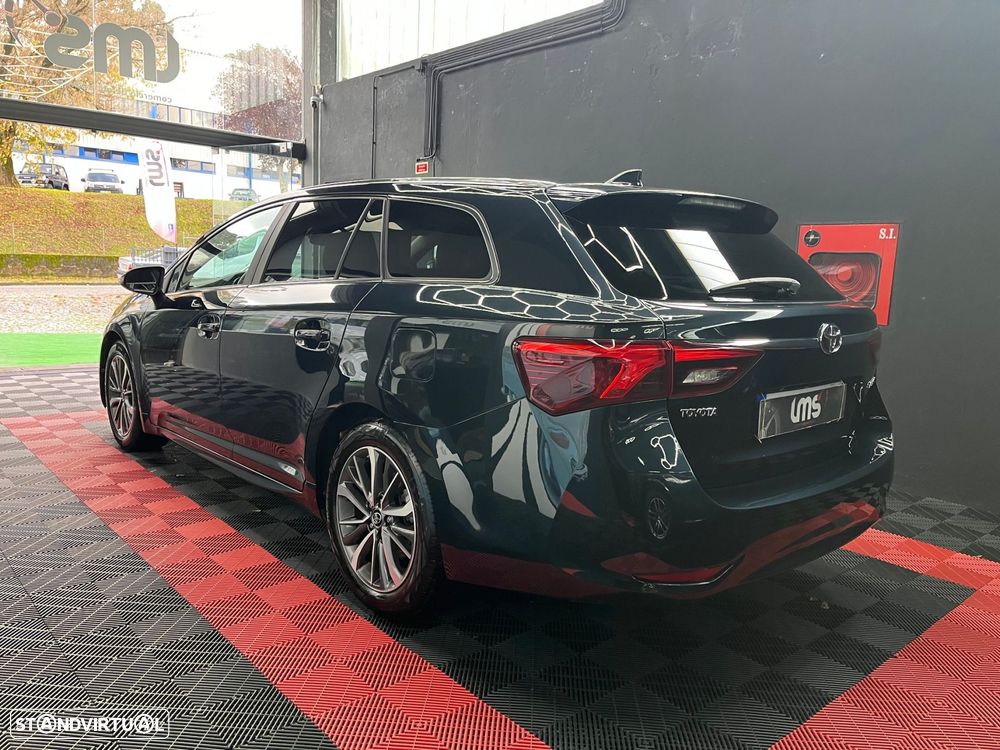 Toyota Avensis Touring Sports 2.0 D-4D Exclusive - 4