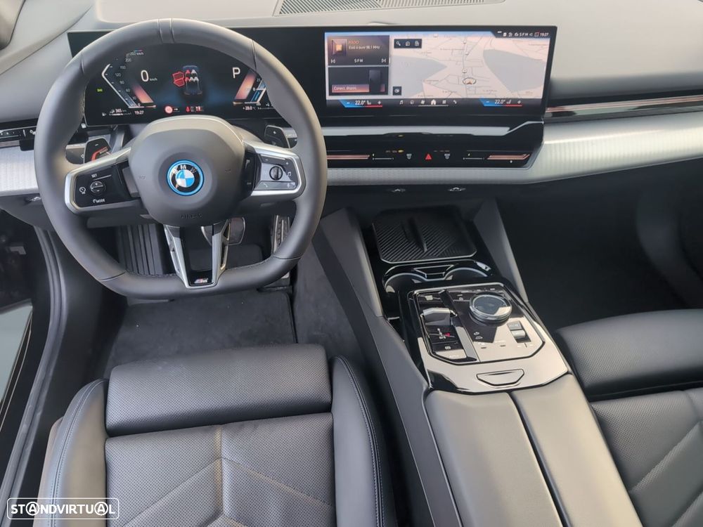 BMW 530 e Pack Desportivo M - 12