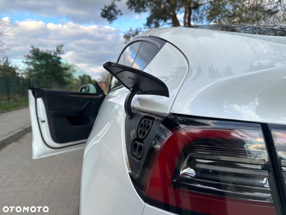 Tesla Model Y 79kWh Long Range RWD - 12