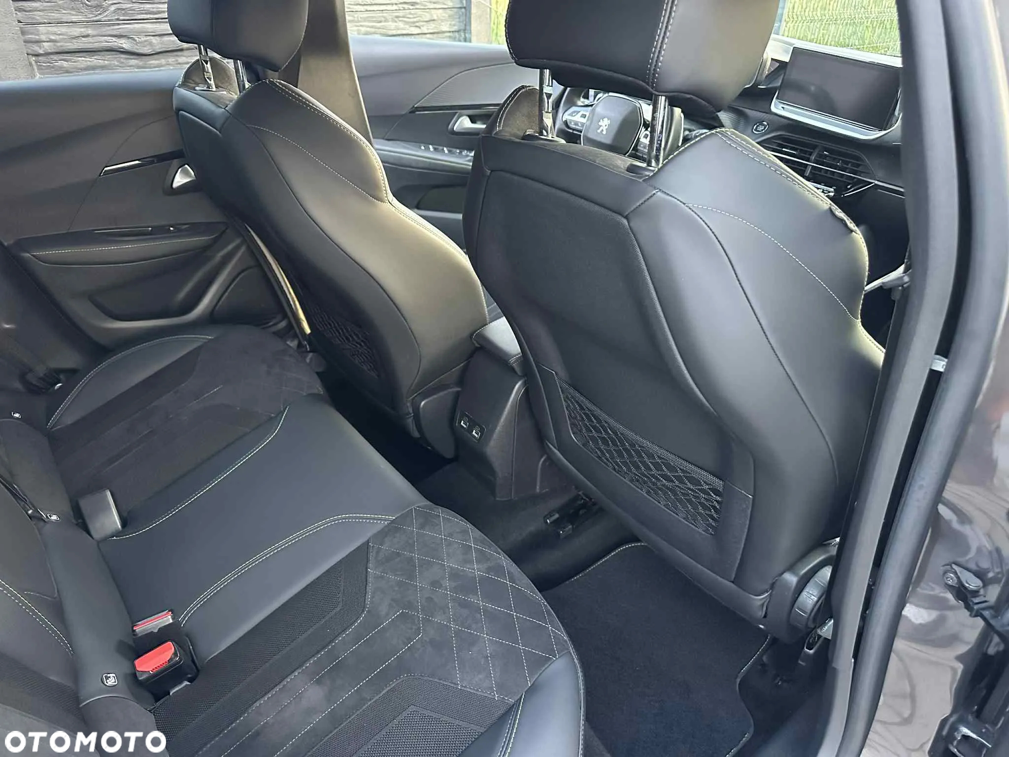 Peugeot 208 PureTech 100 EAT8 GT - 15