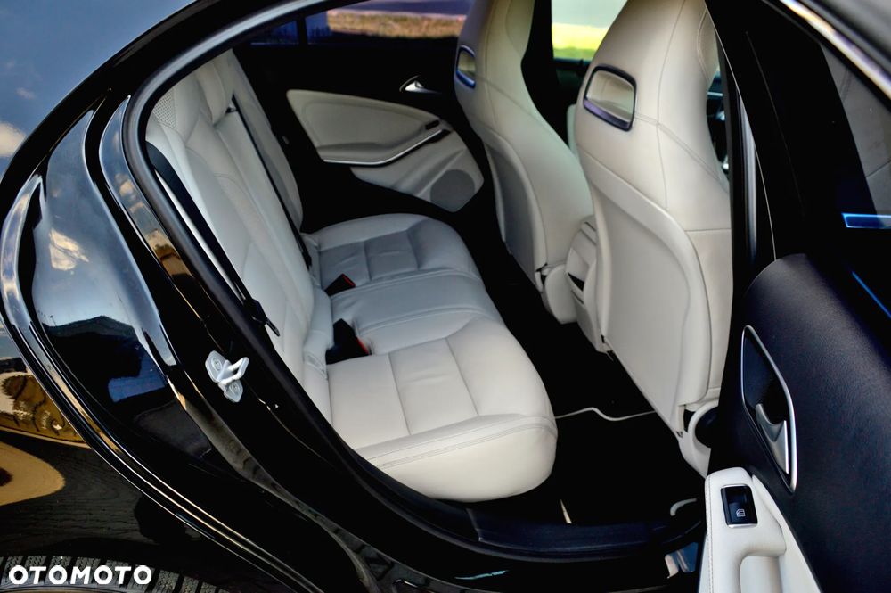 Mercedes-Benz Klasa A 250 4Matic 7G-DCT - 21