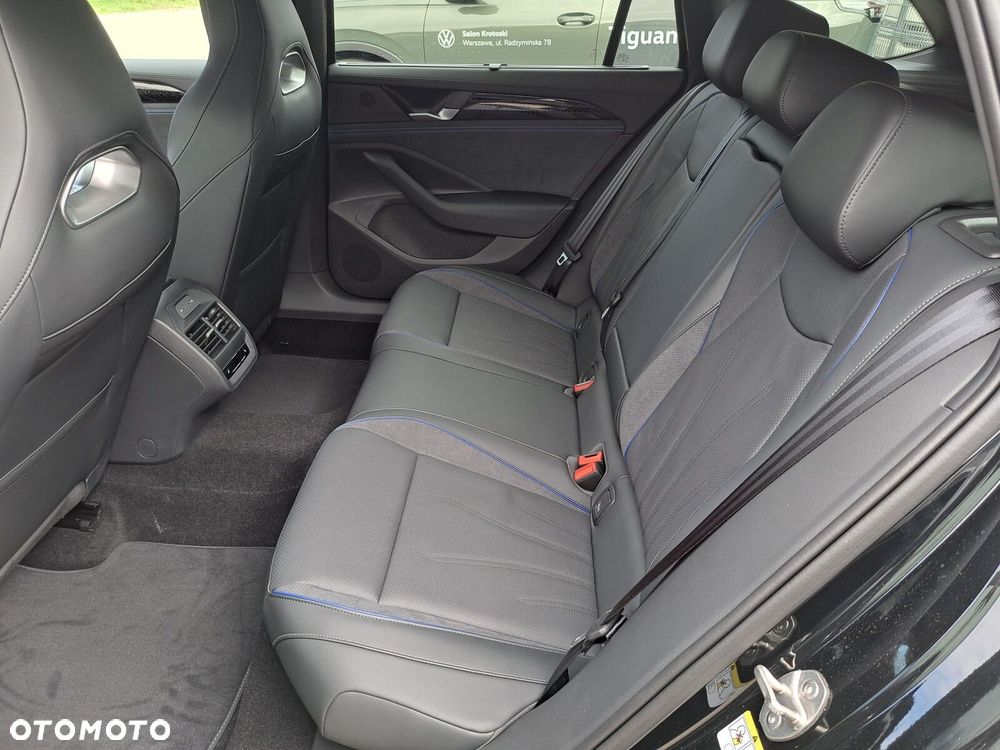 Volkswagen Passat - 13