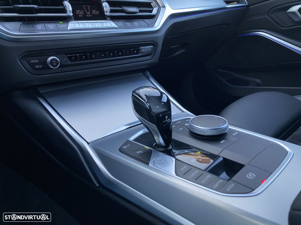 BMW 318 d Pack Desportivo M Auto - 16