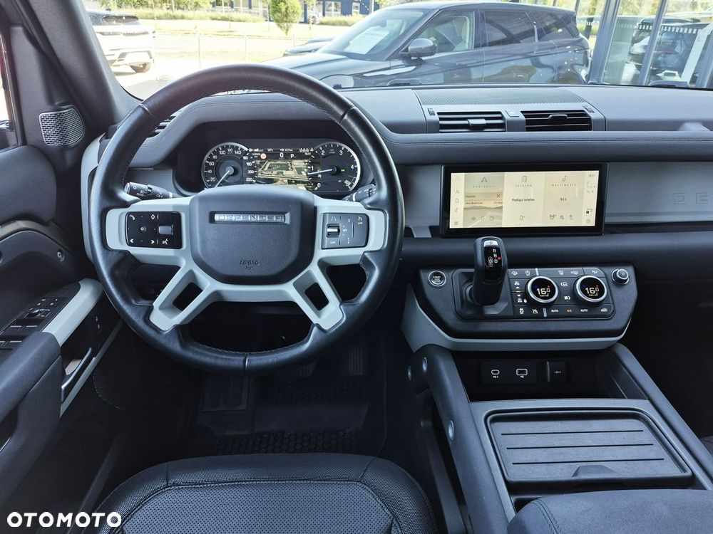 Land Rover Defender - 29