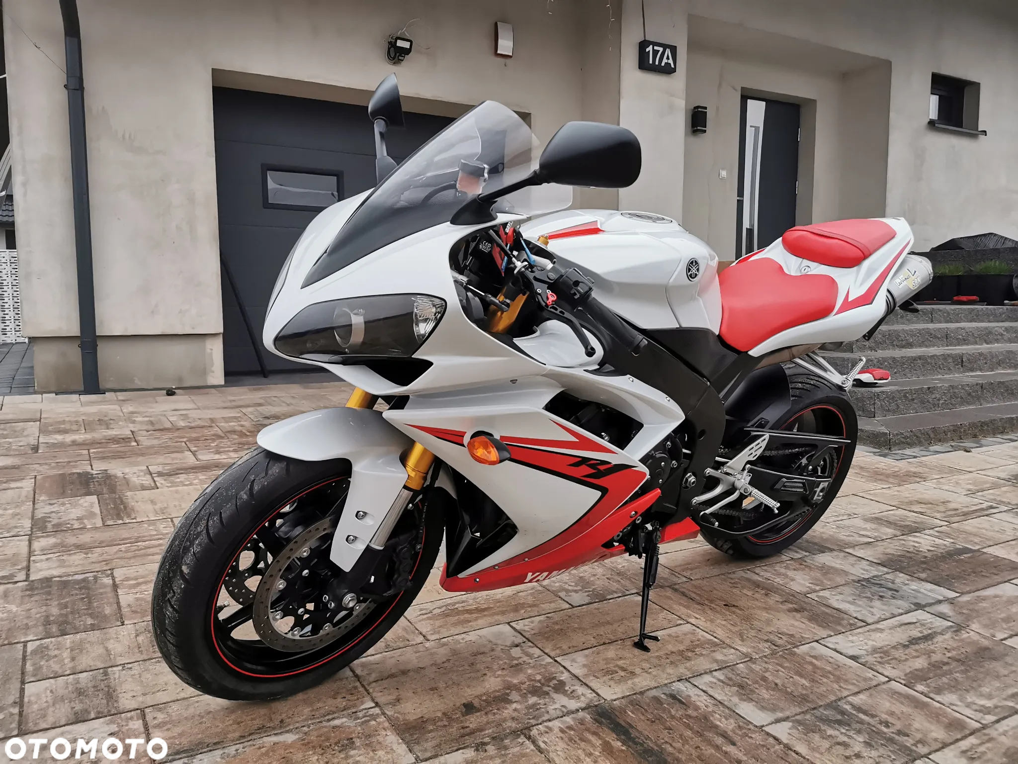 Yamaha R1 - 4