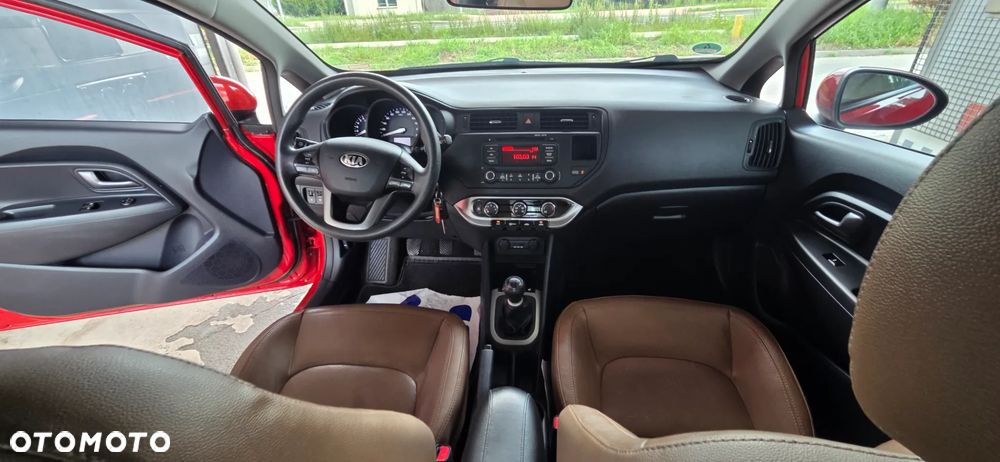 Kia Rio 1.2 Fifa World Cup Edition - 36