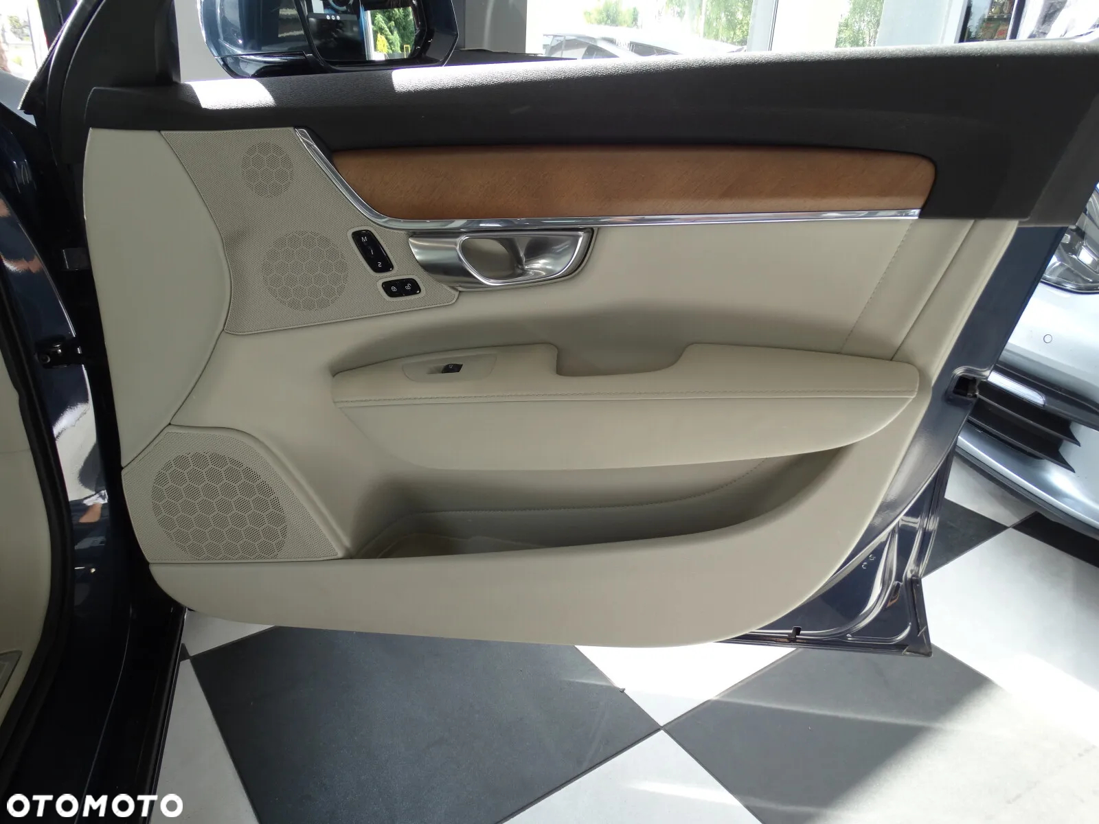 Volvo S90 T4 Momentum Pro - 15