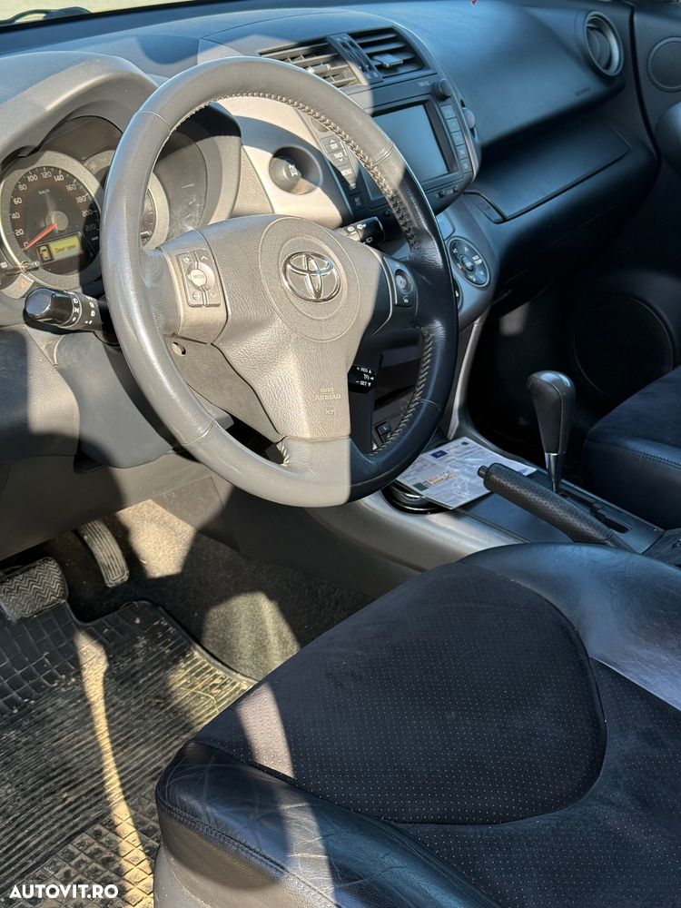 Toyota RAV4 - 10