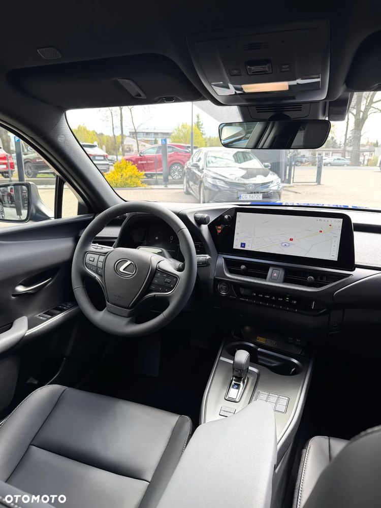 Lexus UX 300h F Sport Design - 12