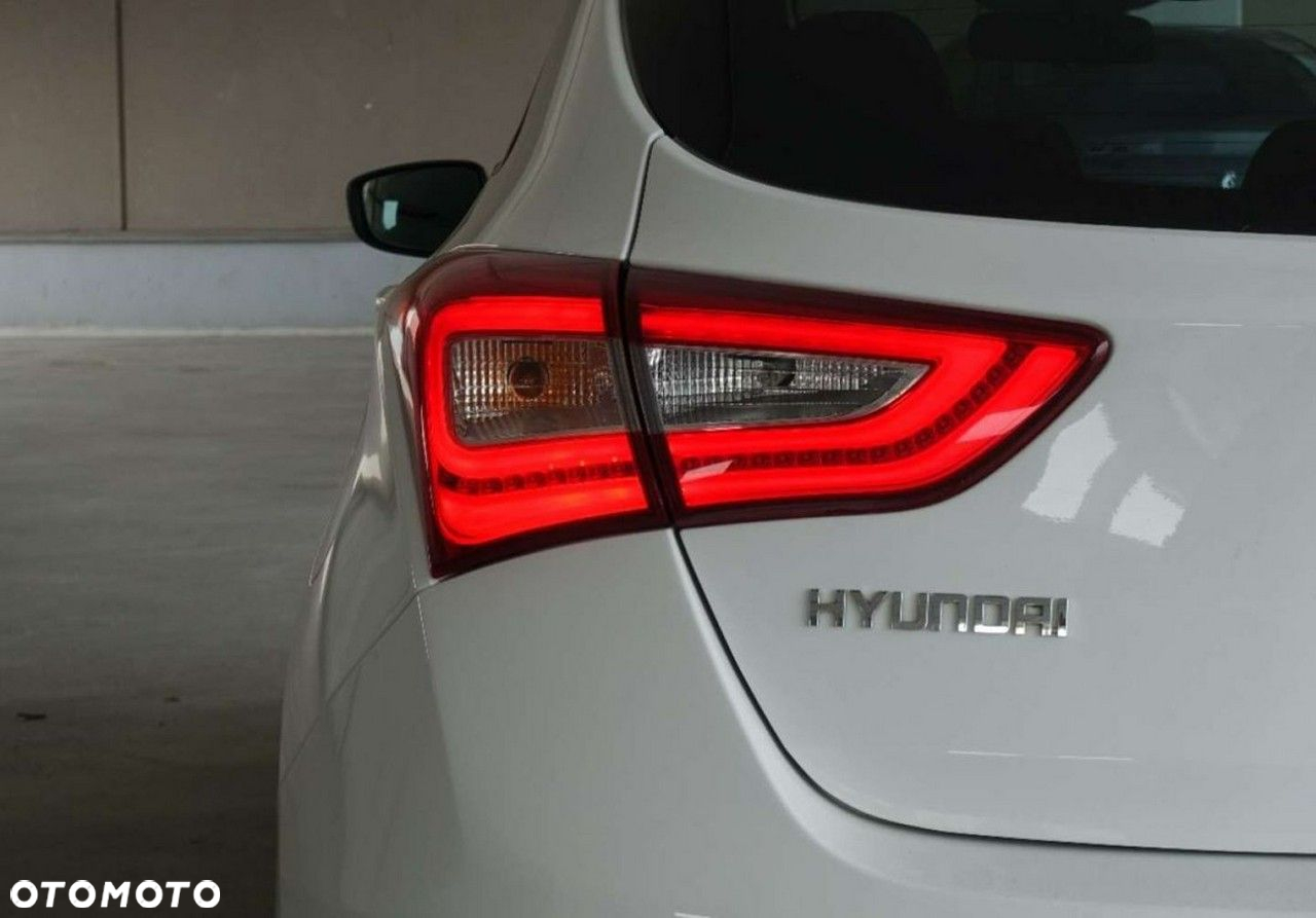 Hyundai i30 1.6 D GO - 27