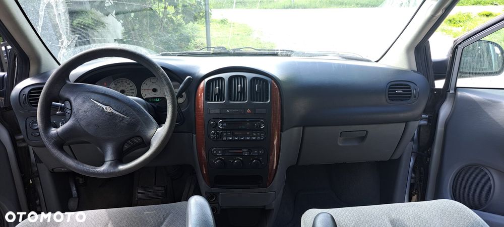 Chrysler Town & Country - 13