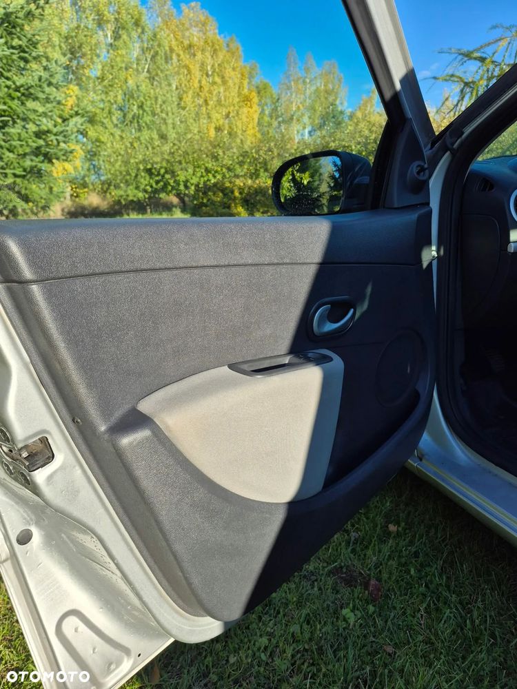 Renault Clio - 10