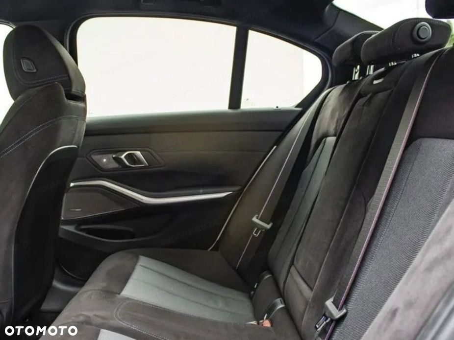 BMW Seria 3 320i xDrive M Sport - 12