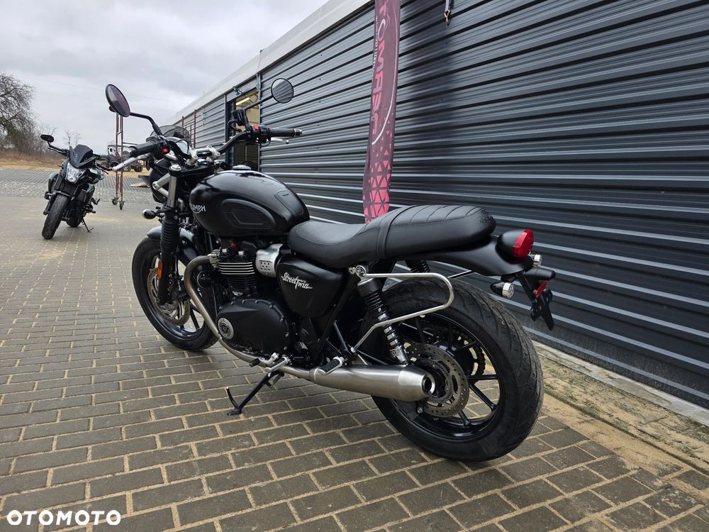Triumph Street Twin - 32