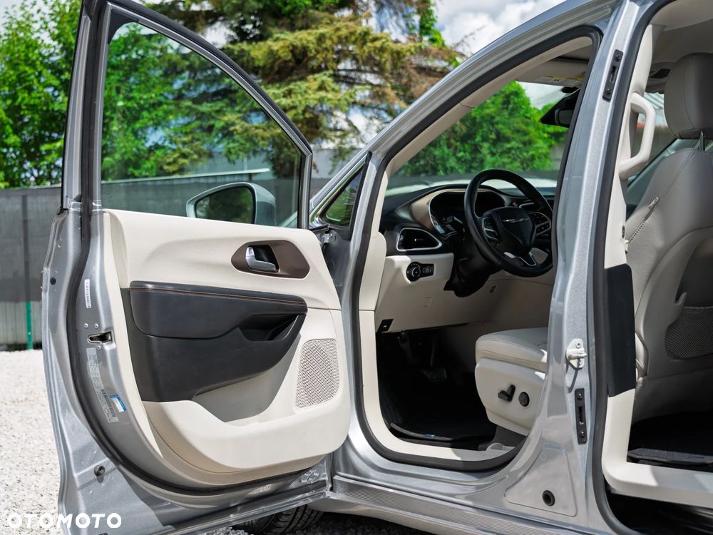 Chrysler Pacifica - 22