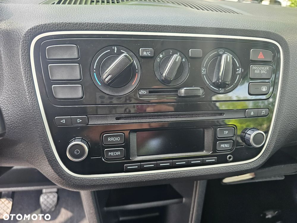 Volkswagen up! Standard - 12