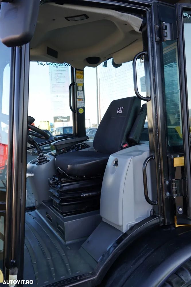 Cat 906M / ÎNCĂRCĂTOR PE ROȚI / 2020 / CUPĂ CU FALCI / - 26