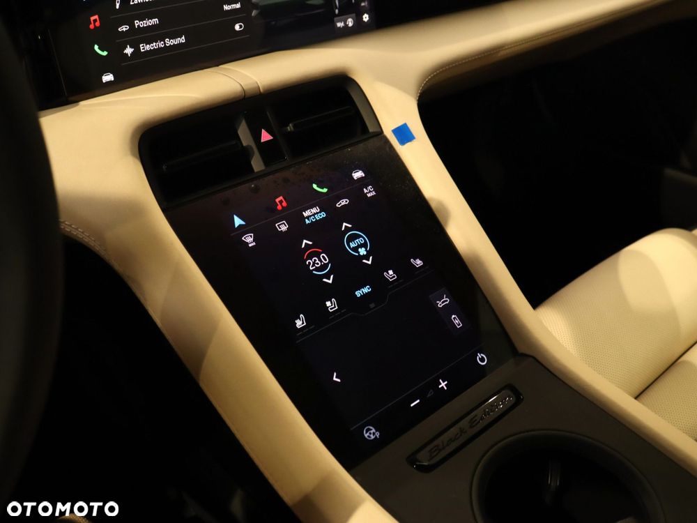 Porsche Taycan 105kWh 4S Black Edition - 29