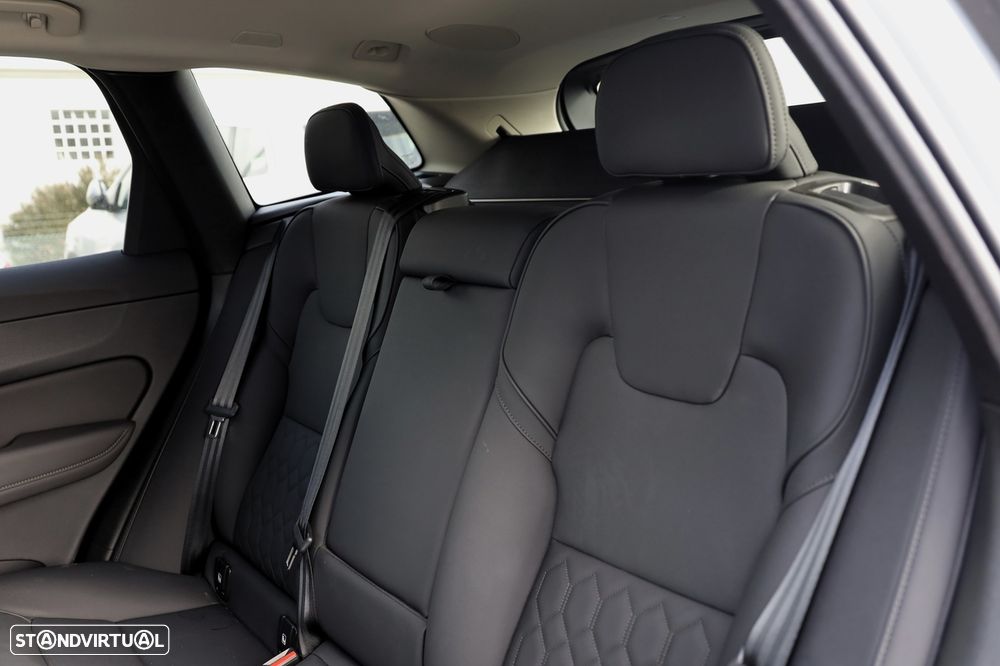 Volvo XC 60 2.0 T6 PHEV Core AWD - 10