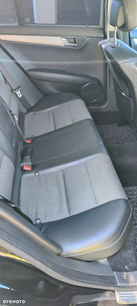 Mercedes-Benz Klasa C 220 CDI DPF Avantgarde - 12