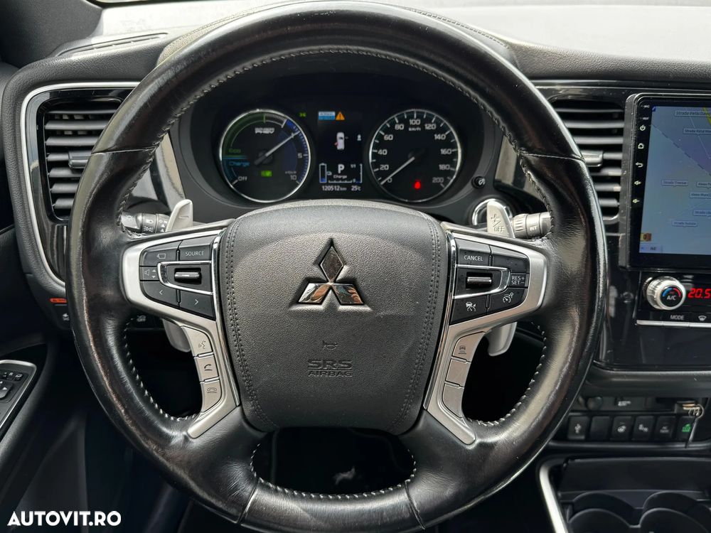 Mitsubishi Outlander PHEV 2.4 L 4X4 Instyle - 14