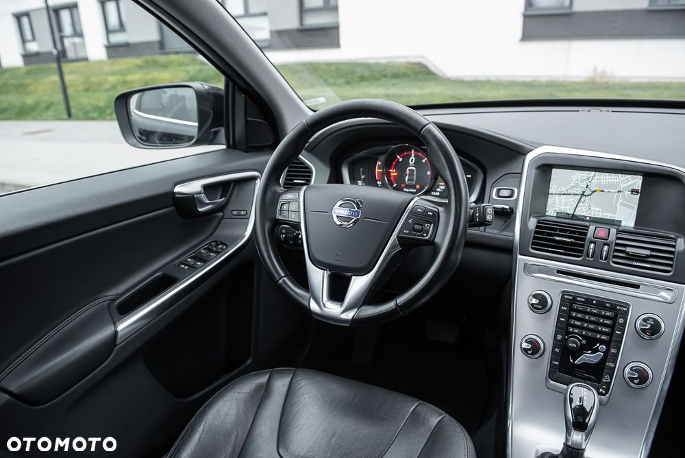 Volvo XC 60 D5 AWD Geartronic Summum - 17