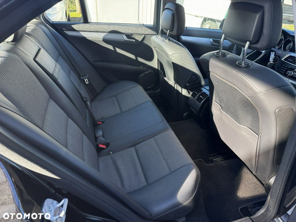 Mercedes-Benz Klasa C 180 CGI BlueEff Avantgarde - 9