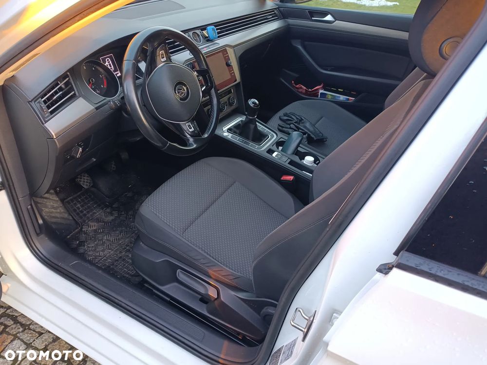 Volkswagen Passat 1.6 TDI BMT Comfortline - 9