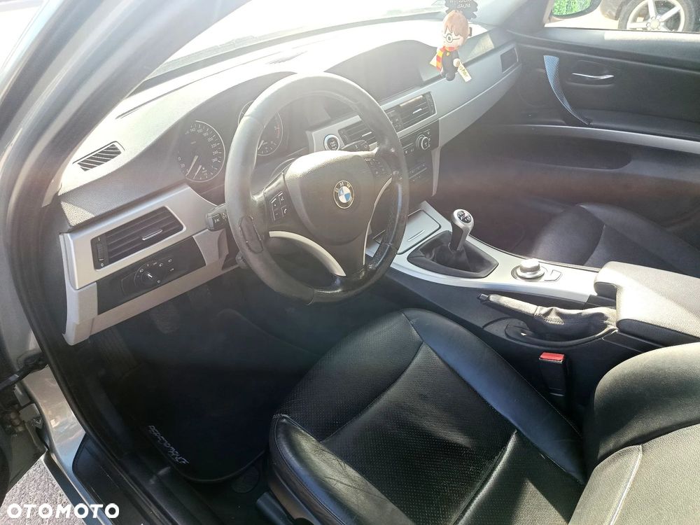 BMW Seria 3 318d - 25