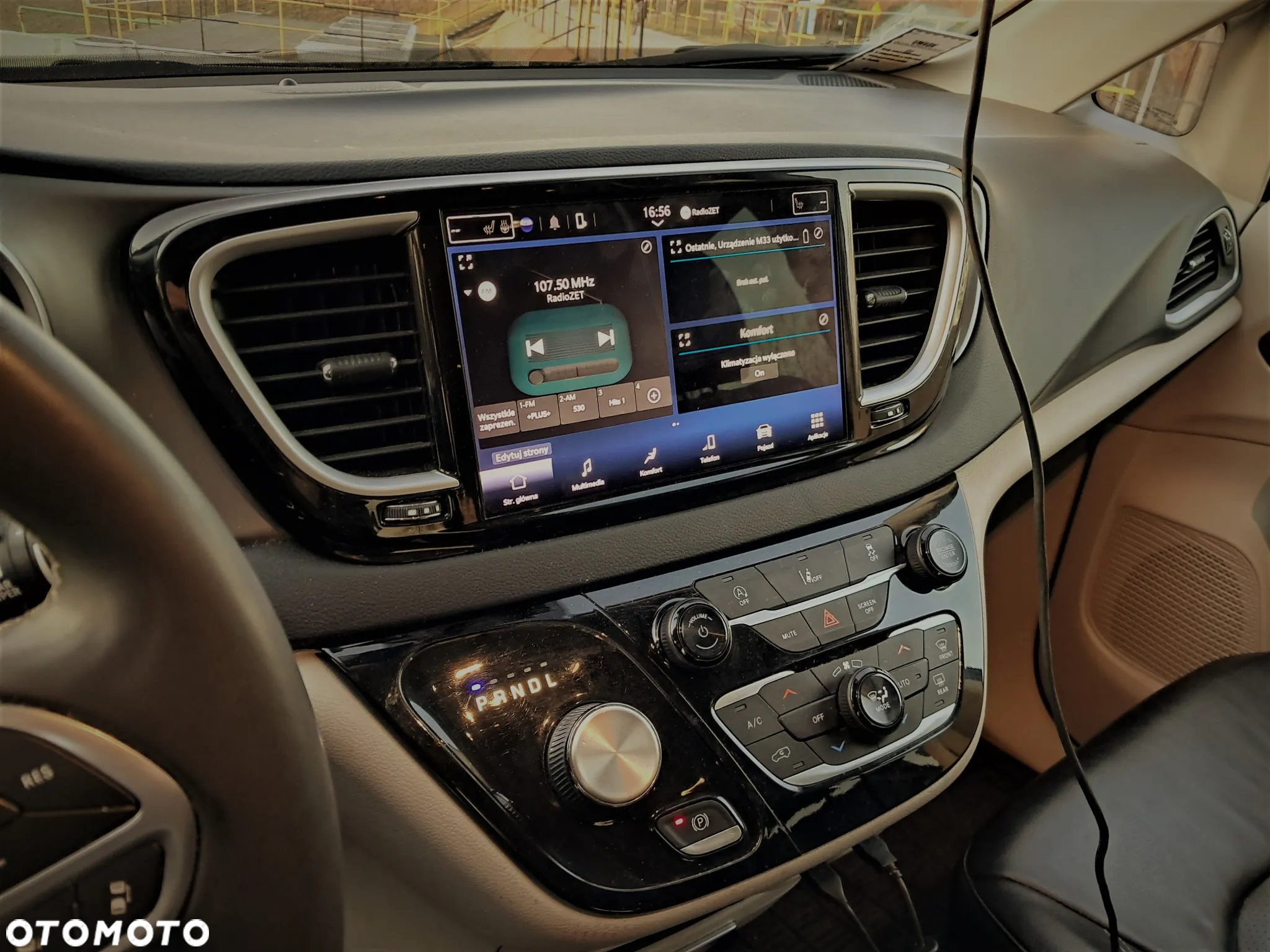 Chrysler Pacifica - 15