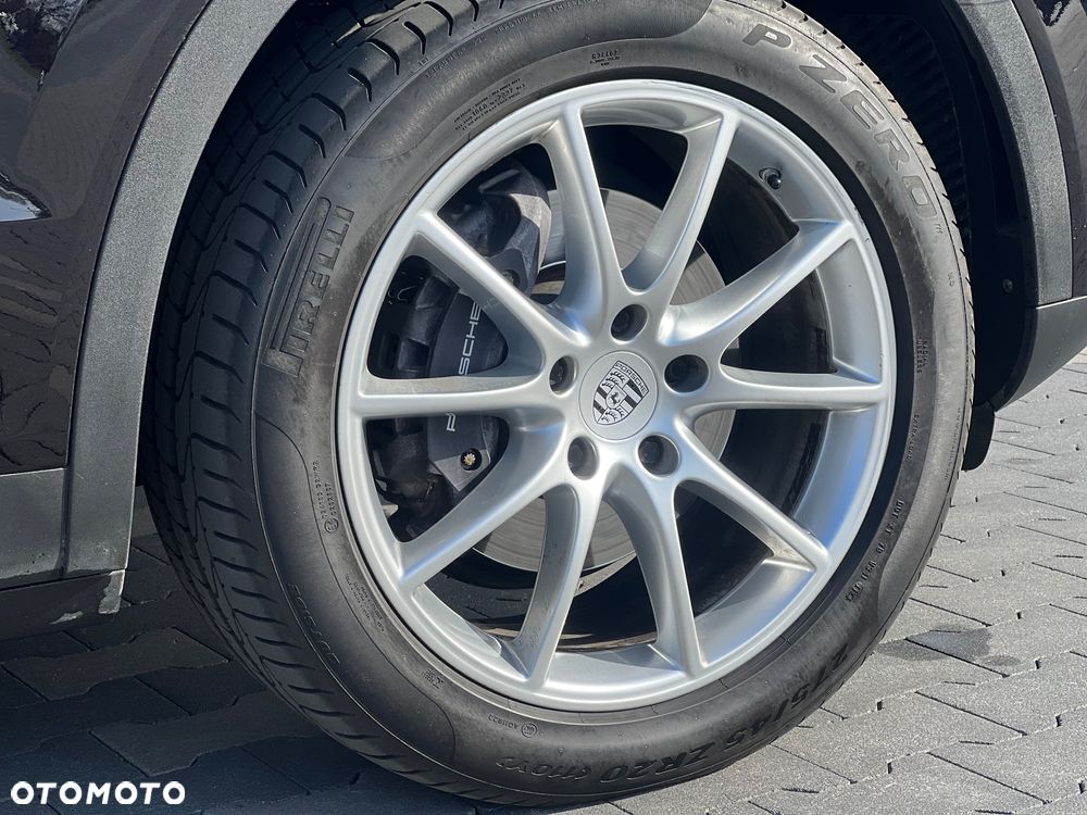 Porsche Cayenne Platinum Edition - 16