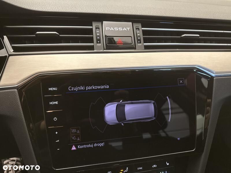 Volkswagen Passat - 16