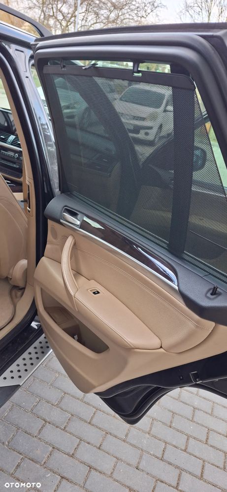 BMW X5 4.8i - 13