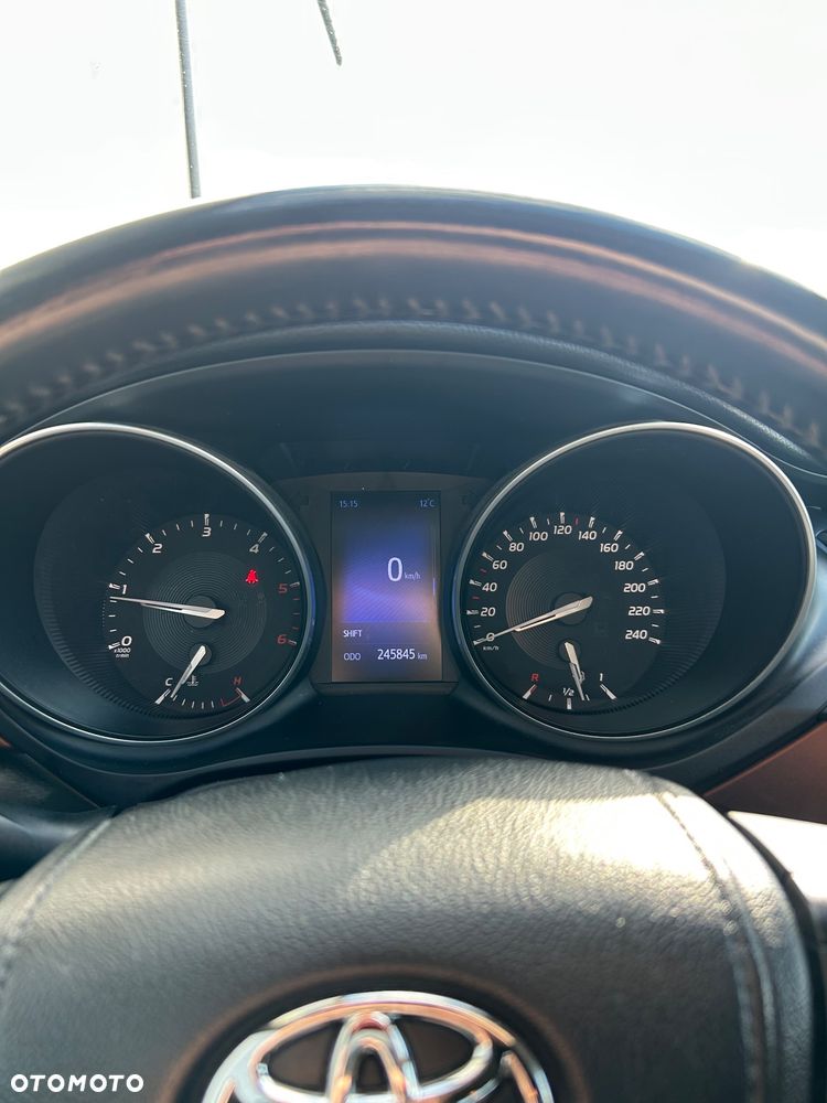 Toyota Avensis - 12
