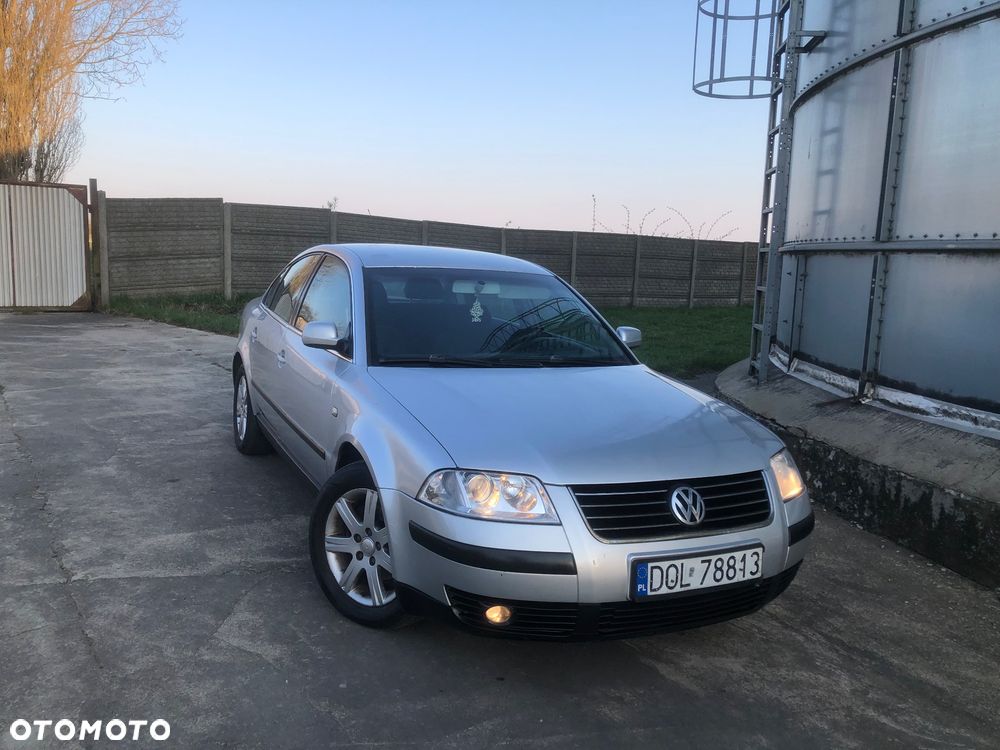 Volkswagen Passat - 1