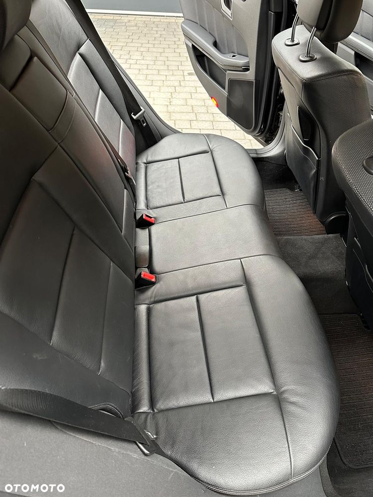 Mercedes-Benz Klasa E 350 CDI DPF 4Matic BlueEFFICIENCY 7G-TRONIC Avantgarde - 26