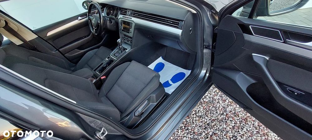Volkswagen Passat 1.6 TDI SCR DSG Comfortline - 28