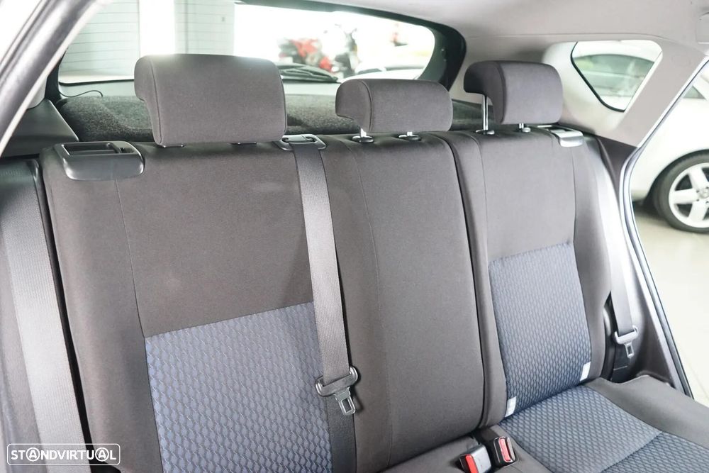 Toyota Auris 1.4 D-4D Comfort - 36