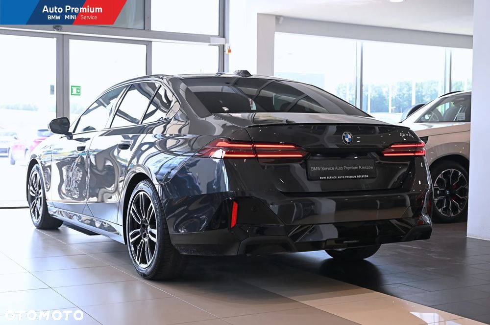 BMW Seria 5 520i mHEV - 22