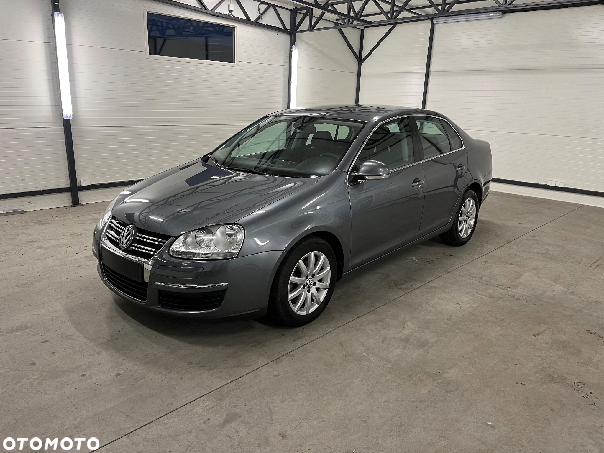 Volkswagen Jetta 1.9 TDI Comfortline - 1