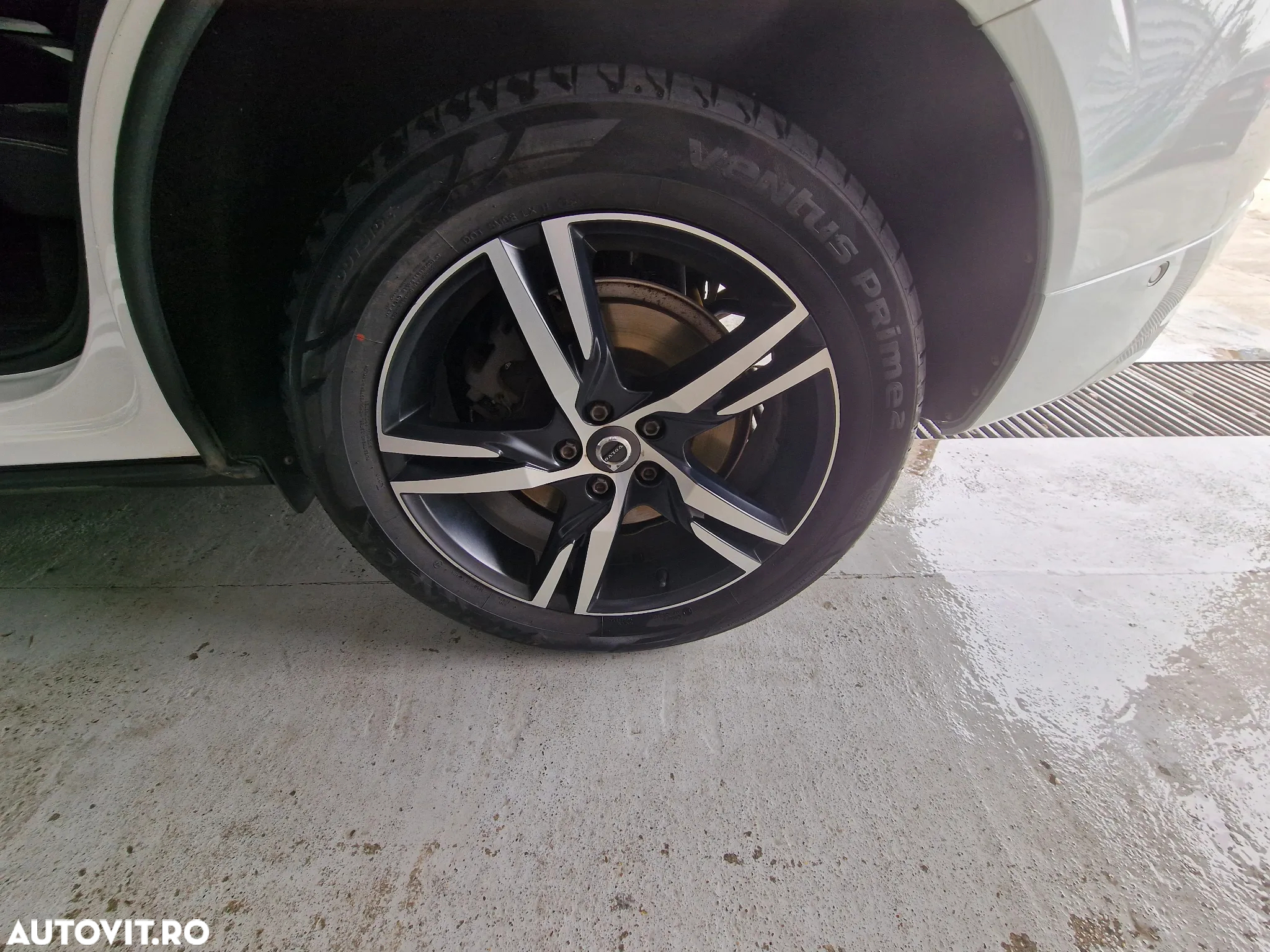 Volvo XC 60 D4 AWD R-Design - 11