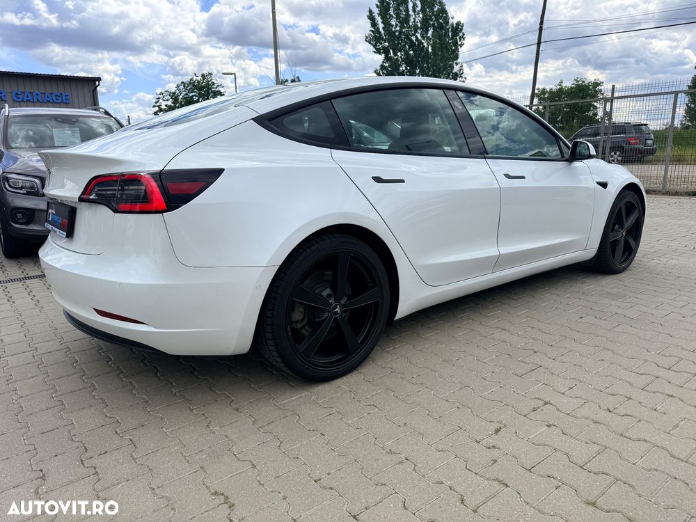 Tesla Model 3 - 6