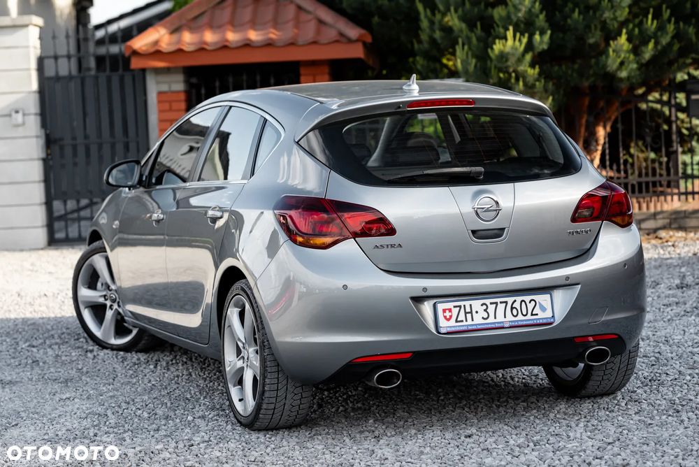 Opel Astra 1.6 Turbo Sport - 11