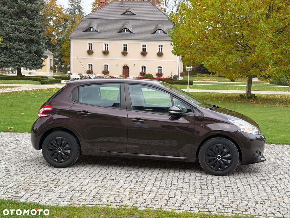 Peugeot 208 2013 photo 2