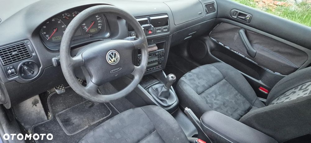 Volkswagen Golf 1.6 - 10