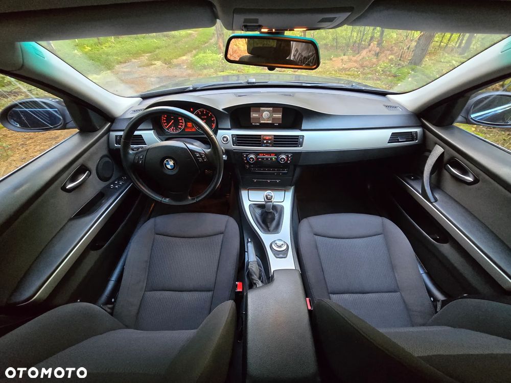 BMW Seria 3 325i xDrive - 25