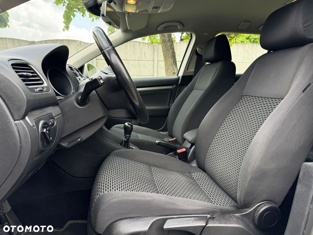 Volkswagen Golf 1.6 TDI DPF BlueMotion - 19