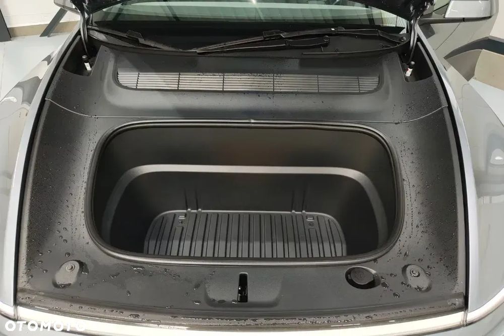 Tesla Y 79kWh Long Range AWD - 18