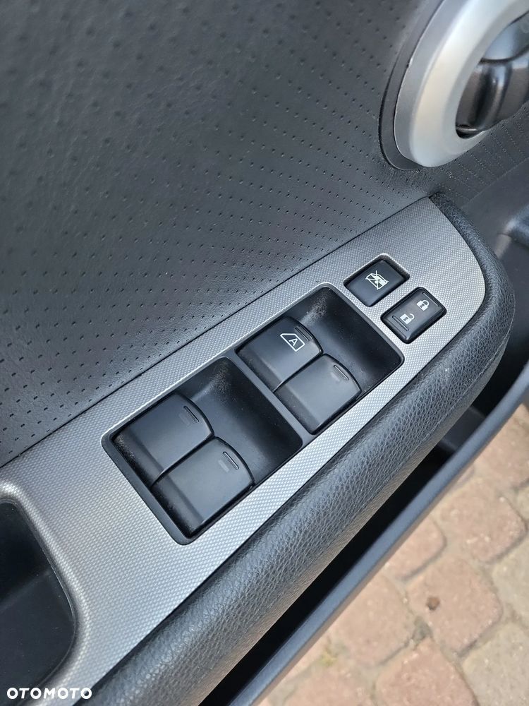 Nissan Tiida 1.6 Visia - 21