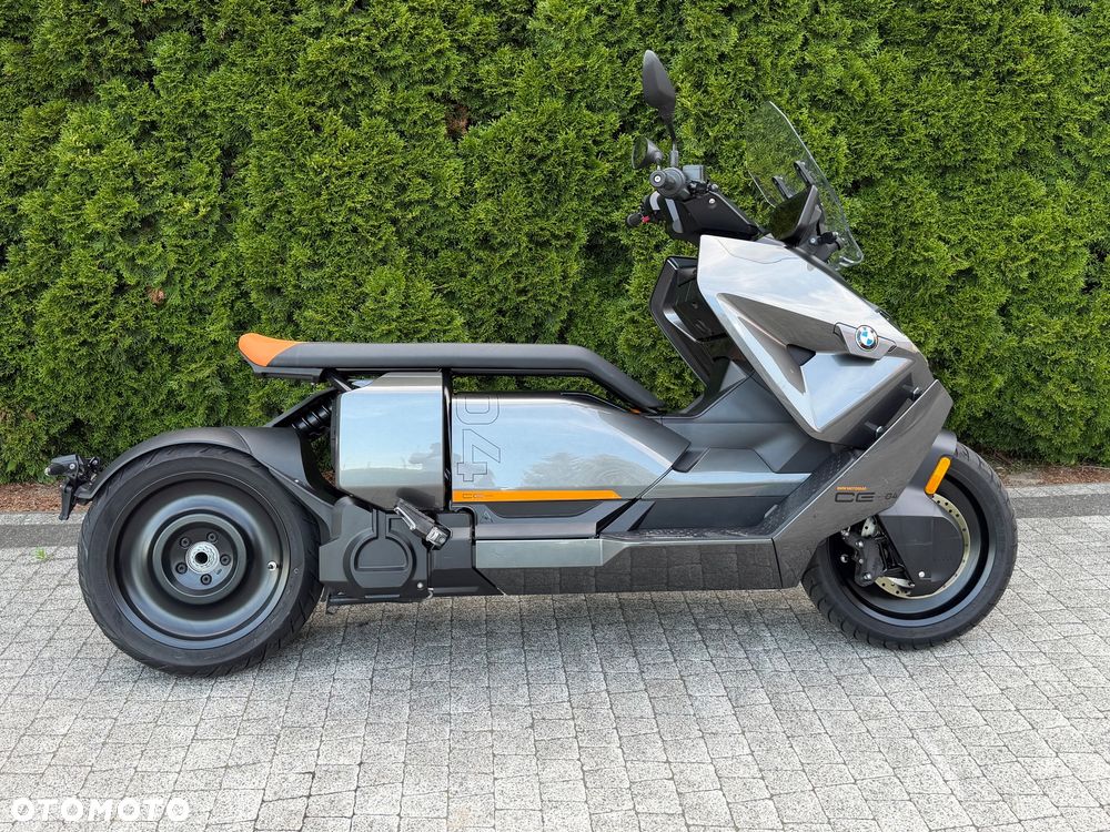 BMW CE 04